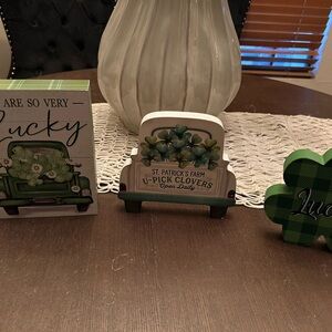 St. Patrick's Farm Lucky Clover Decor Set